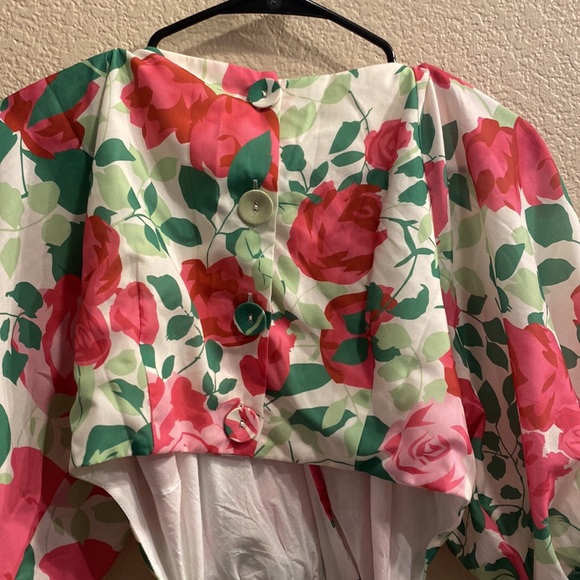 Mini Pink Floral Dress, puff shelves, open back - Picture 6 of 6